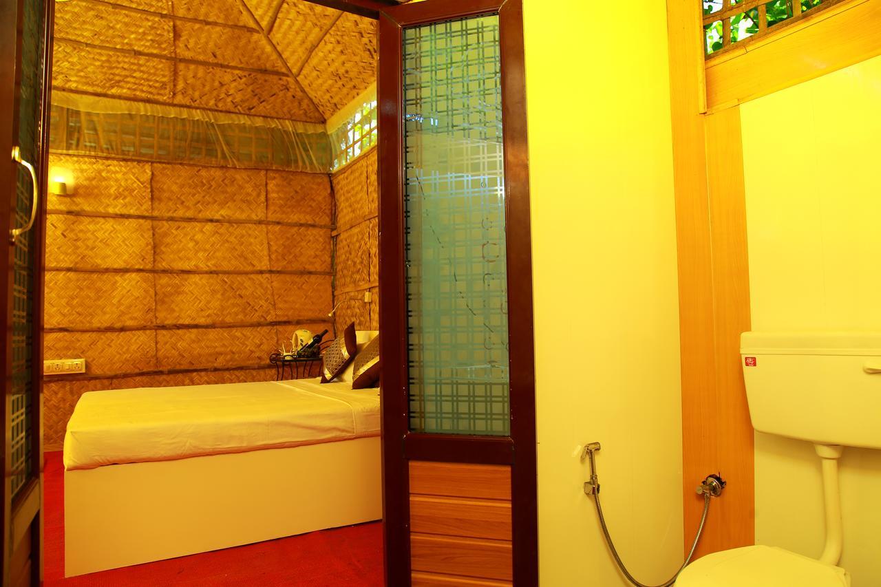 Colonels Beach Villa Alappuzha Esterno foto