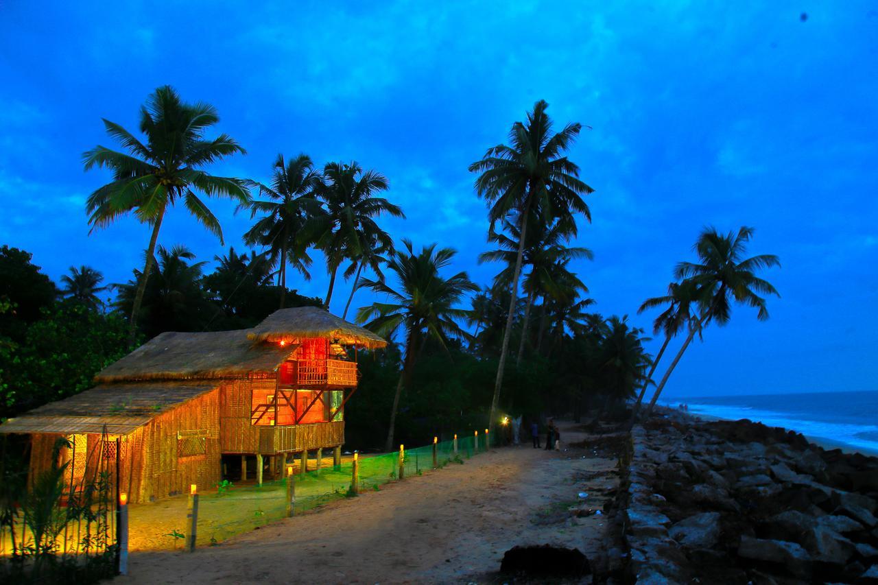 Colonels Beach Villa Alappuzha Esterno foto