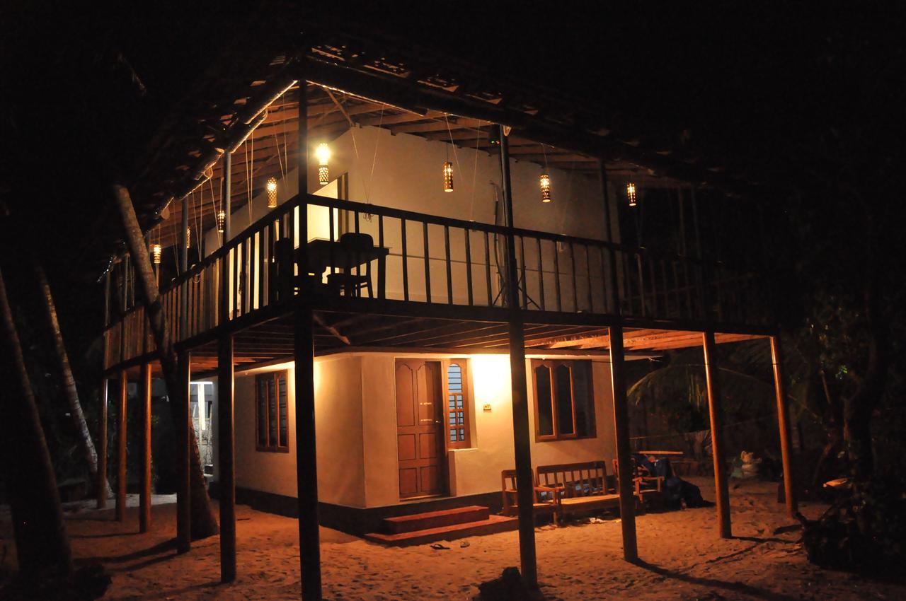 Colonels Beach Villa Alappuzha Esterno foto