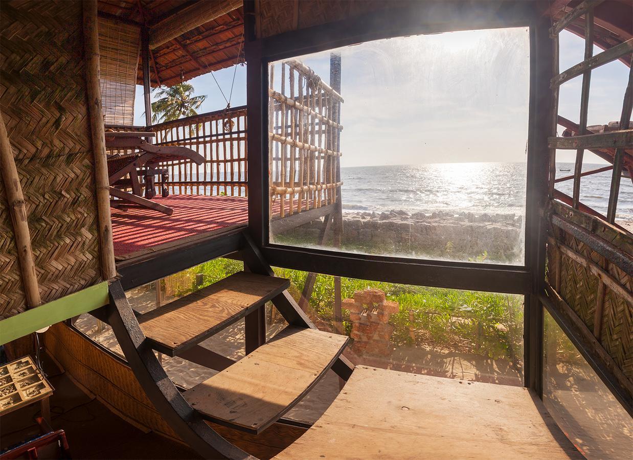 Colonels Beach Villa Alappuzha Esterno foto